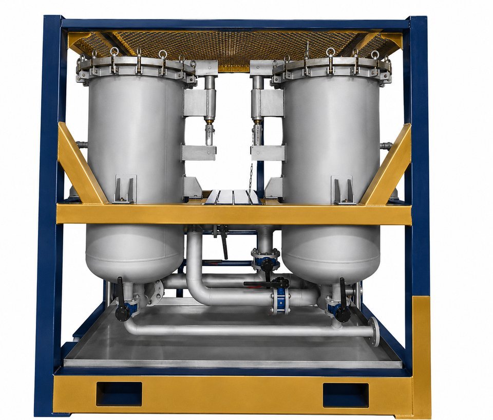 Dual-vessel cartridge filtration unit for completion brine polishing